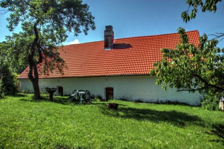 Chalupa k pronajmutí se zahradou v Malíkově - Jižní Čechy - pohled zvenku